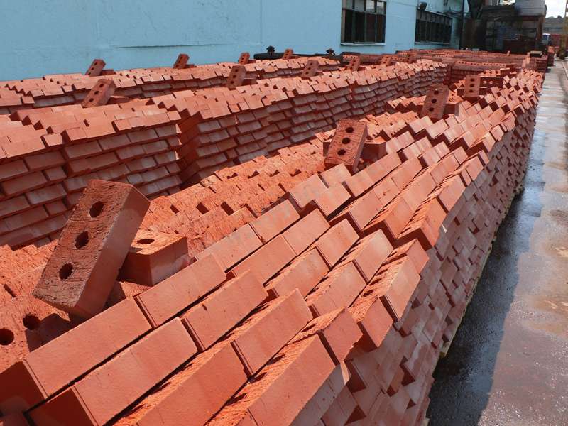 Кирпич строительный одинарный с пустотами гладкий М-200